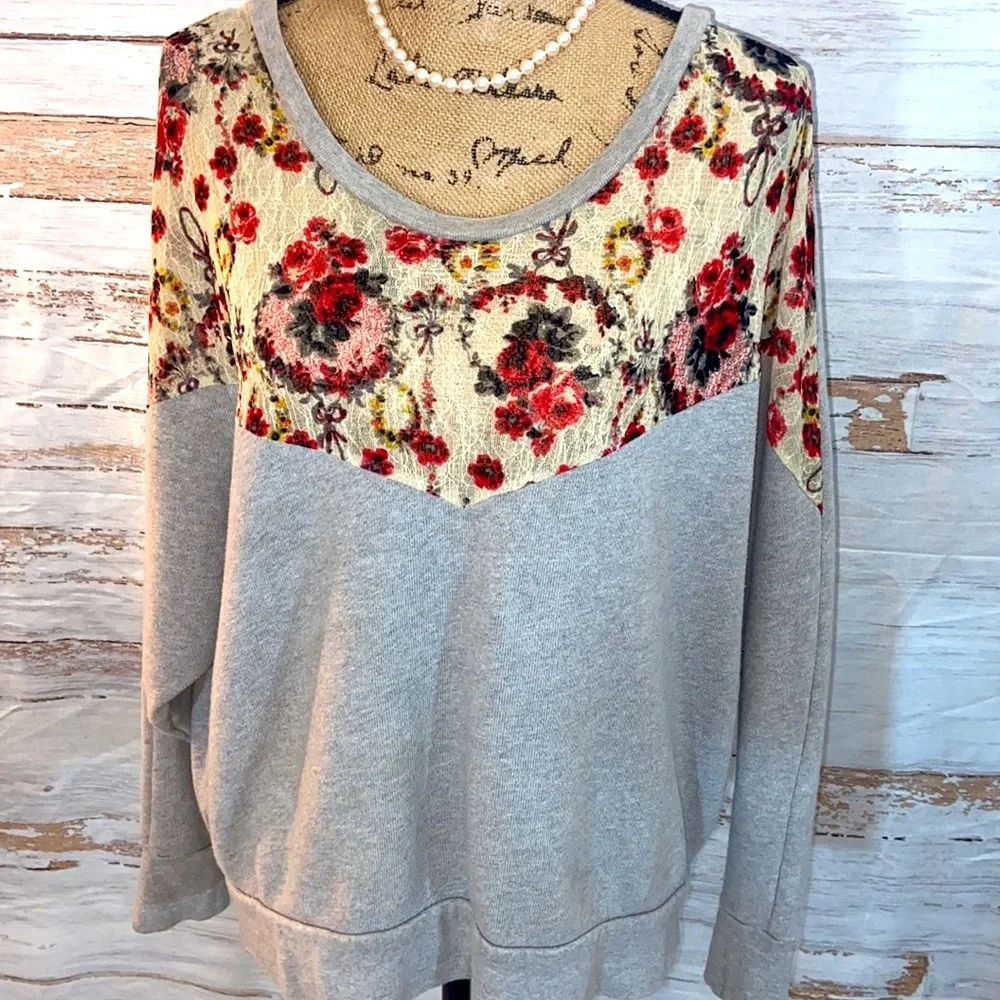 Free People Gray Floral Lace Oversized Sweatshirt Small - Picture 2 of 14